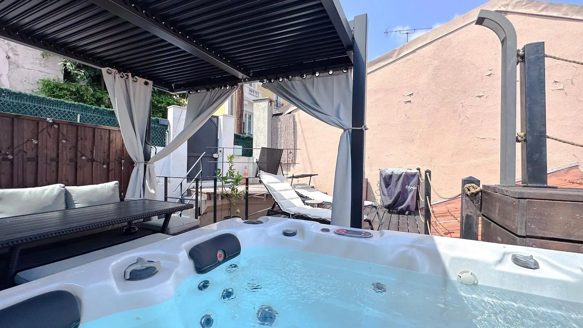 Apartment Bellet - Rooftop, Jacuzzi Et Vue Imprenable Sur Nice Et Mer