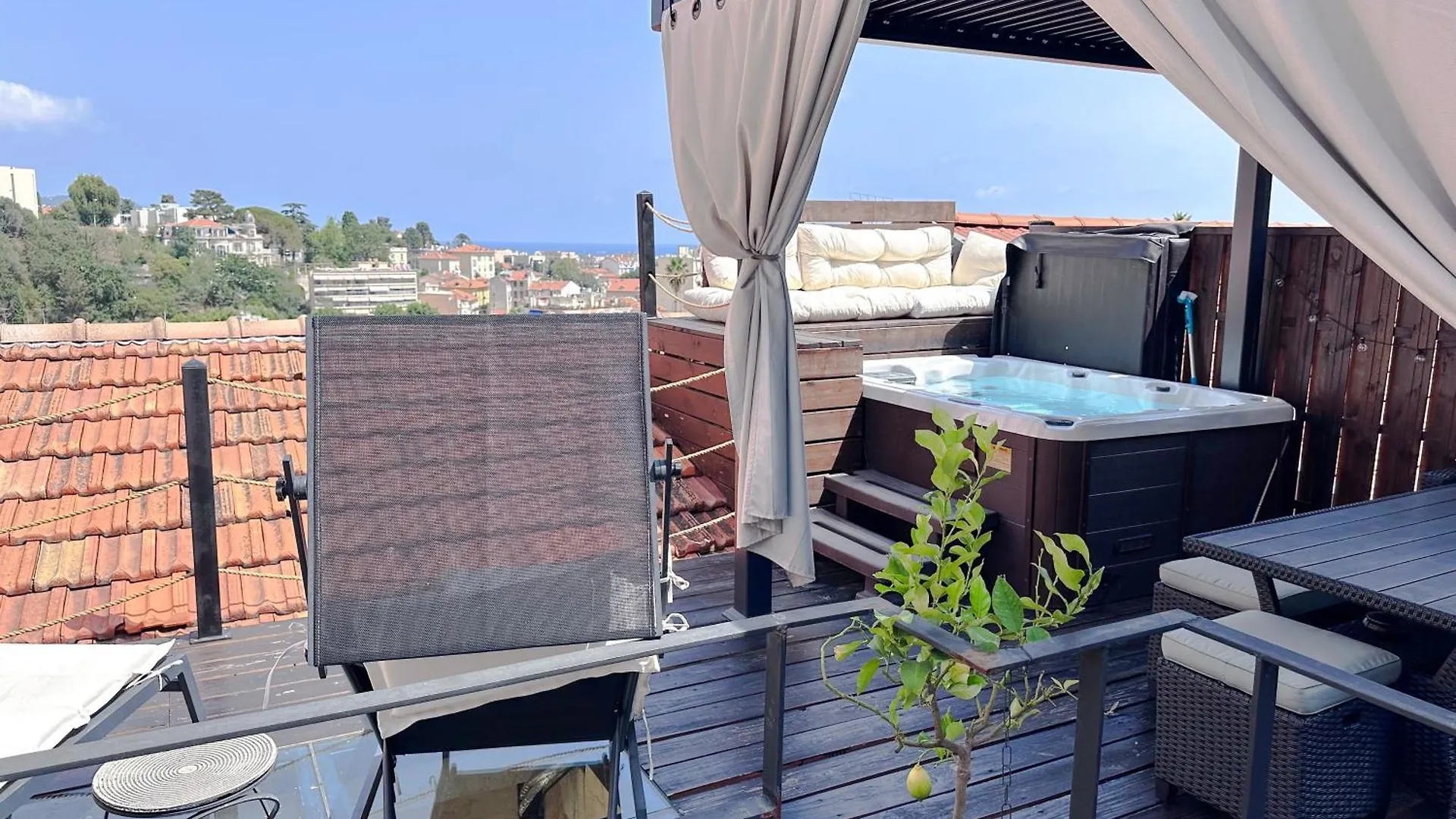 Bellet - Rooftop, Jacuzzi Et Vue Imprenable Sur Nice Et Mer Apartment