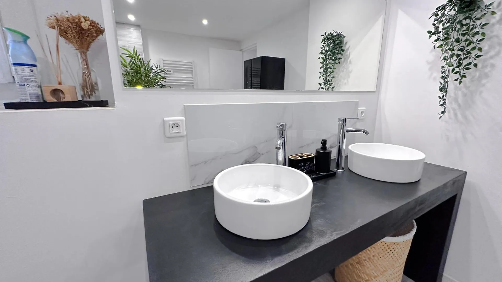 Apartment Bellet - Rooftop, Jacuzzi Et Vue Imprenable Sur Nice Et Mer