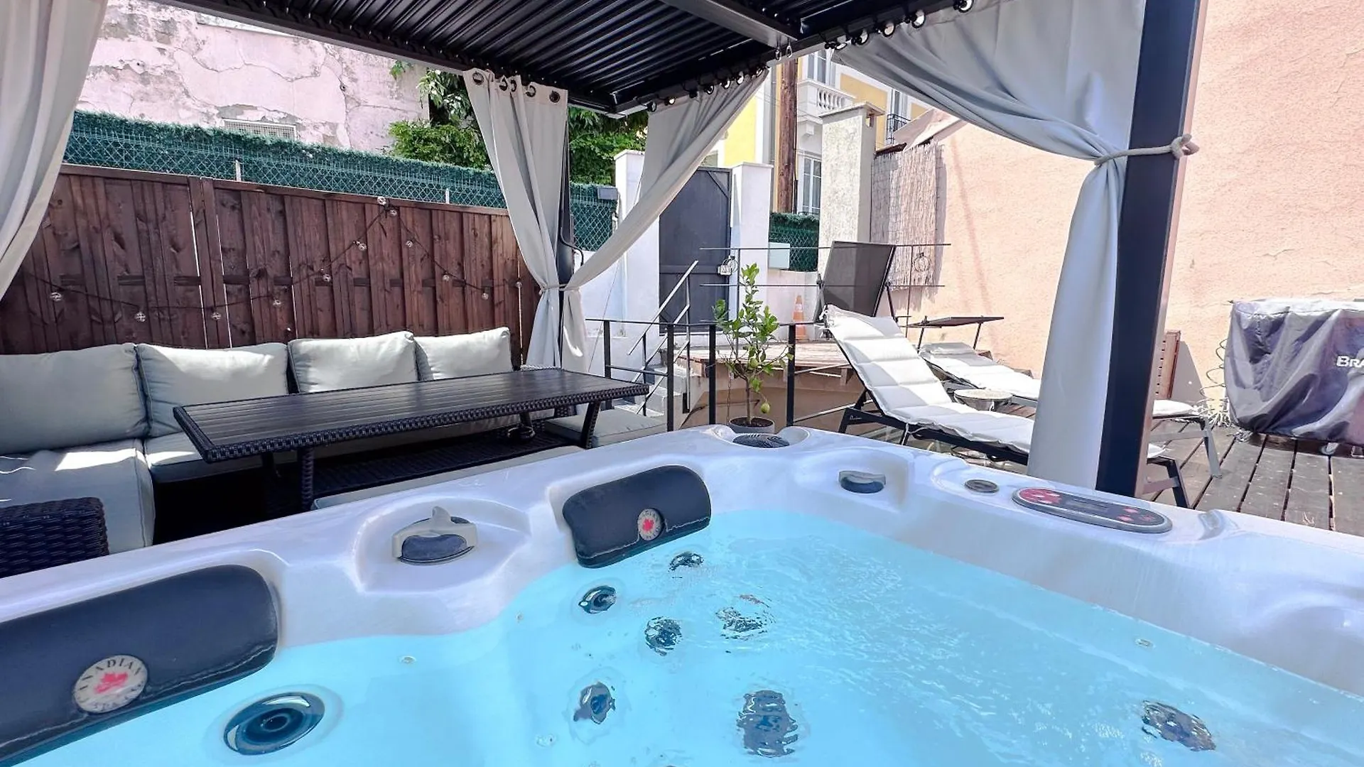 Bellet - Rooftop, Jacuzzi Et Vue Imprenable Sur Nice Et Mer 0*,  France